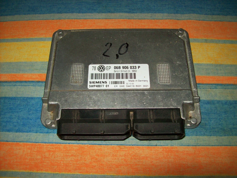 Centralina motore VW Passat (3B) 2.0 AZM 06B906033P 5WP40077 01 dal 2000 - Immagine 1 di 1