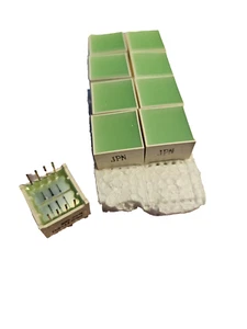 MU02-5201 8 PIN-LED Light-Bar Array Green 14x14mm (2 PC) - Picture 1 of 3