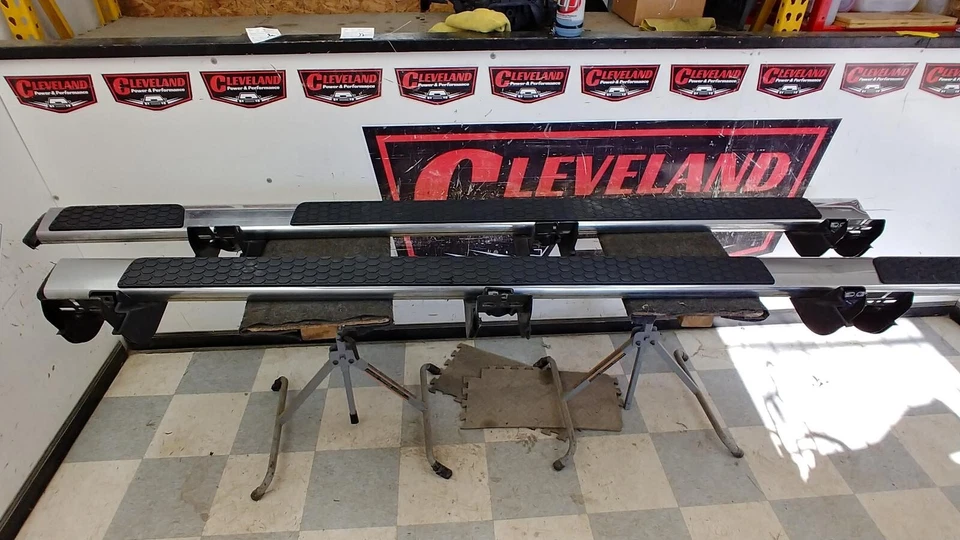 Dodge Ram 2500 3500 2013-2025 estriberas de acero inoxidable OEM 82213616AB Foto 1 de 4