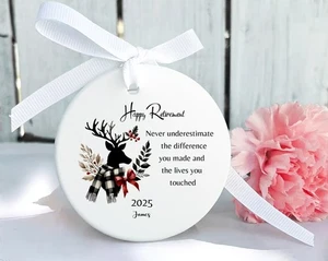 Ruhestand Ornament 2025 - personalisiertes Rentier Geschenk mit Namen & Jahr - Bild 1 von 6