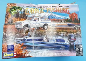 Revell Gone Fishing 1980 Ford Bronco barca basso e rimorchio 1:24 modello scatola aperta - Foto 1 di 8