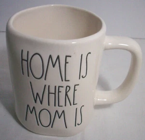 Taza Magenta Rae Dunn Colección Artesanal: HOME IS WHERE MOM IS: EXCELENTE: SIN RESERVA - Imagen 1 de 4