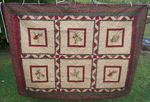 New! Handcrafted Winter Christmas Holiday Themed Decorative Quilt (82" x 61") - Picture 1 of 7