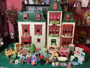 Vintage Fisher Price Loving Family Home for Holidays Christmas Dollhouse & Acc - Picture 1 of 13