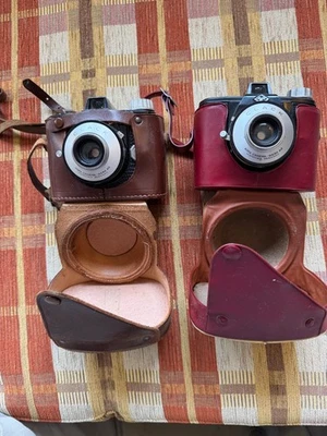 Agfa Clack Kameras – zwei Originale mit Ledertaschen (braun & rot) - Bild 1 von 2