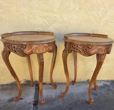 Antigua lámpara lateral de nogal tallada mesa incrustación floral y patas descapotables Foto 1 de 4