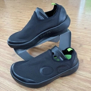 OOFOS OOMG Herren Größe 8 Schwarz Huali Slipper Erholungsschuhe Q2-692021 - Bild 1 von 15