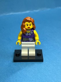 LEGO Town Minifig twn154 - Female Dark Purple Blouse - Light Scratches/No Cracks