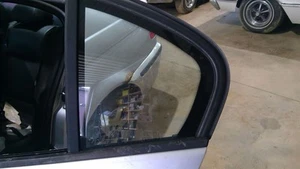01-05 BMW 320i Driver Rear Door Vent Glass Sedan Canada Market - Picture 1 of 8