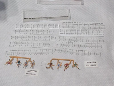 HO Merten 2485 Track Team with Hurdles Figures People - Image 1 of 2