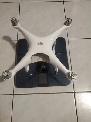 DJI Phantom 4 4K Camera Drone - White - Image 1 of 4
