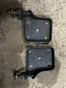 Toyota Land Cruiser FJ60 62 Front Leaf Spring Seat /Shock Mount Bracket Set - Picture 1 of 3