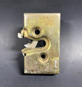 84-92 Volkswagen Jetta Golf A2 Front Right Door Latch 176 837 014 OEM - Picture 1 of 5