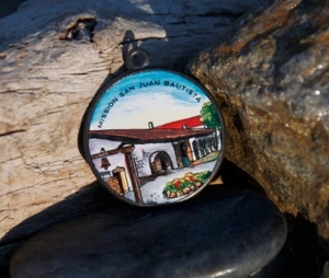 SMALL VINTAGE HAND MADE ENAMEL KEYCHAIN BADGE # MISSION SAN JUAN BAUTISTA U.S.A. - Picture 1 of 2