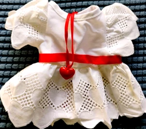 Muffy Vanderbear Valentine 1 weißes Kleid mit Ösen & Herz Halskette - Bild 1 von 2