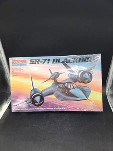 1984 Monogram SR-71 Blackbird Airplane Model Kit #5810 1/72 Scale- Sealed - Picture 1 of 8