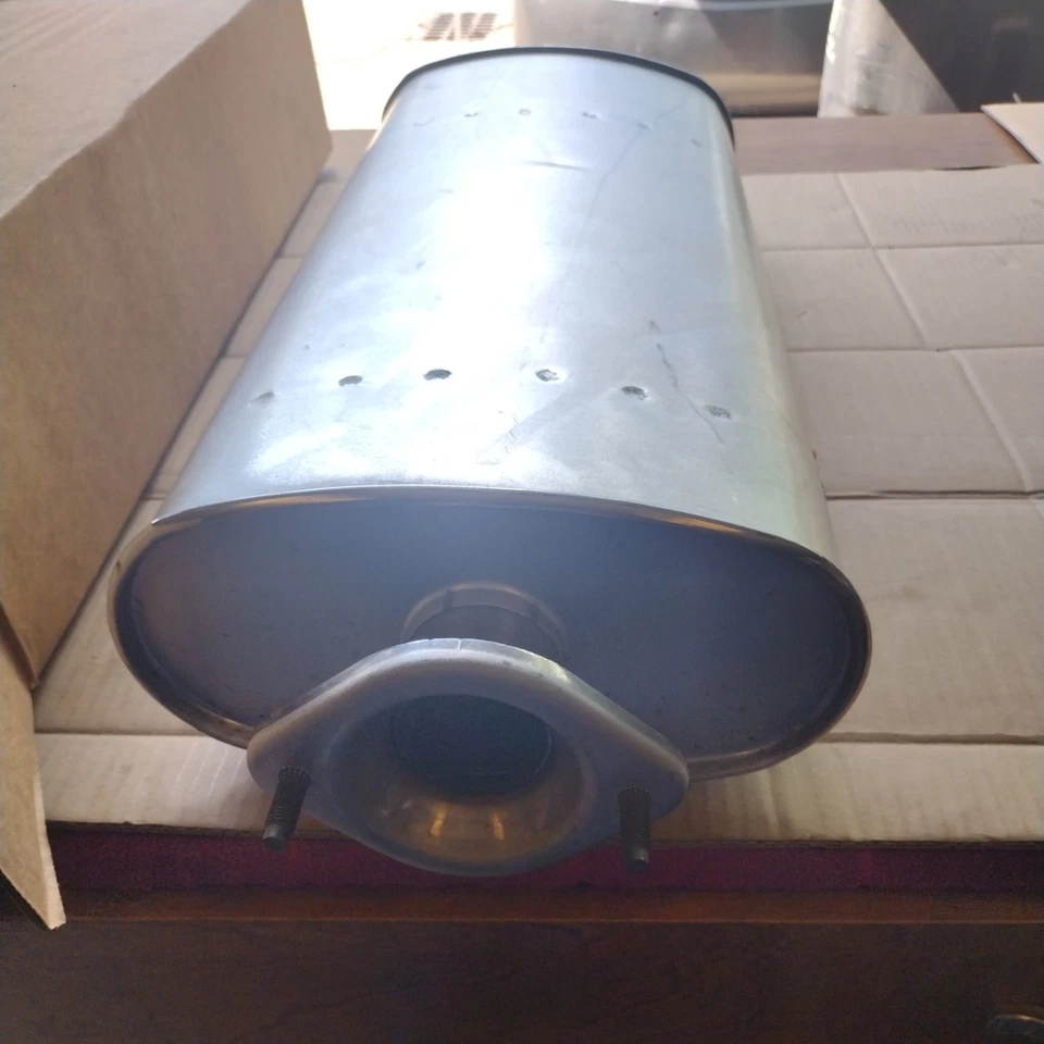 Exhaust Muffler-SoundFX Direct Fit Walker 18944 Fits 02-07 Jeep Liberty Foto 1 de 4