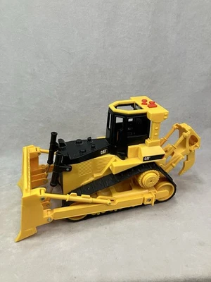 *TOY STATE CATERPILLAR/BULLDOZER* Workingsounds/movesbackforth/YELLOW CAT #aa159 - Image 1 of 4