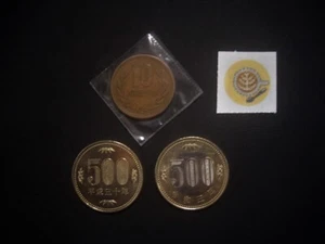 Two types of Japanese 500 yen coins (2018 & 2021) and one 10 yen coin (1955) - Picture 1 of 2
