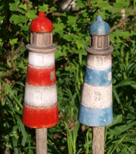 Maritime Zaunhocker Leuchtturm z. Auswahl Pfahlhocker Gartendeko Steingut H 21cm - Bild 1 von 5