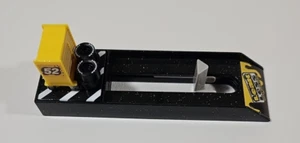 GENUINE & ORIGINAL DISNEY PIXAR CARS LEAK LESS BRIAN SPARK LAUNCHER LAUNCH - Picture 1 of 4