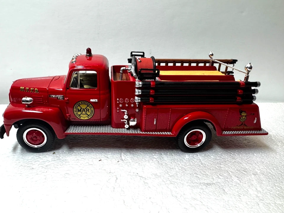 First Gear #19-0113  1957 International R-190 Fire Truck  - Image 1 of 4