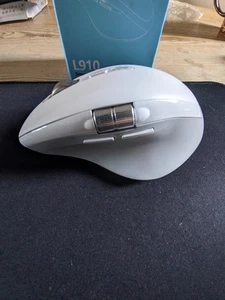 Infininmind L910 Infinite Scrolling White Wireless Silent Mouse Bluetooth / USB - Picture 1 of 13