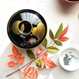 Goldintarsierte schwarze Lackschalen mit Deckel, 2er Set - Bild 1 von 10