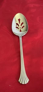 Oneida 18/8 stainless Saratoga pierced serving spoon 8 3/8" NM polished - Picture 1 of 5