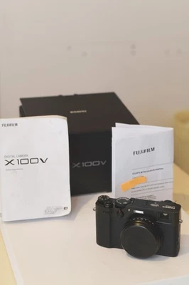 Fujifilm X100V Digitalkamera - frisch von der Inspektion - Bild 1 von 4
