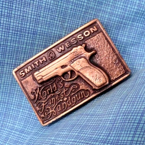 Smith & Wesson Pistol Dress Belt Buckle Worlds Finest Handgun Vtg 70s    .QRT703 - Picture 1 of 8