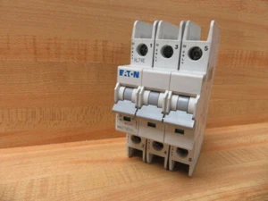 Eaton WMZT3D10 Cutler Hammer Circuit Breaker 10A 3P - Picture 1 of 5