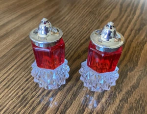 Vintage Plastic Salt And Pepper Shakers  Crystal Diamond Cut Bottom and Red - Picture 1 of 5