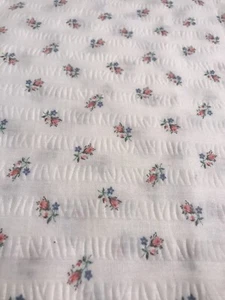 Vintage Peter Pan fabric, white textured small pink tiny floral cotton, girly - Picture 1 of 10