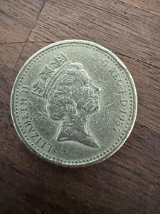 1985 UPSIDE DOWN EDGE ERROR ONE POUND ELIZABETH II COIN - Picture 1 of 4