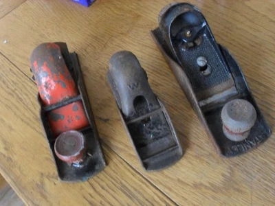 3 x vintage smoothing planes stanley 220 + thumb plane + other woodworking tool - Image 1 of 4