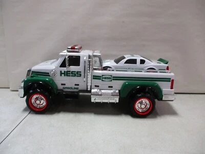 Camión de juguete Hess 2011 con auto de carreras Foto 1 de 4