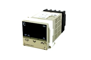 Omron E5CS-Q1KJ Temperature Controller, 100-240V AC, 12V DC - Picture 1 of 5