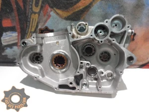 2002 KTM MXC 400 RIGHT ENGINE CASE 02 MXC400 - Foto 1 di 11