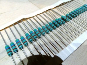 25 5K6 0.5W 2% metal film resistors Corning TR5 562 5600R - Picture 1 of 3
