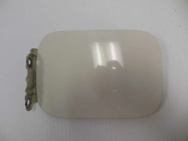 Крышка заслонки двери топливного бака 1995 96 97 98 99 00 01 02 Volkswagen Cabrio белая - Изображение 1 из 4