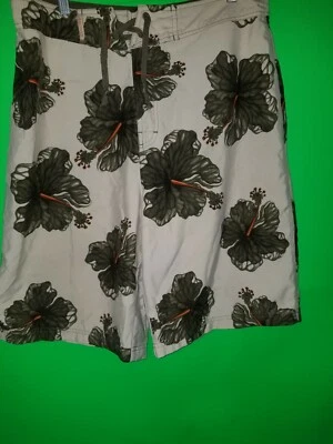 Pantalones cortos hawaianos florales blancos verdes mojados BKE con hebilla para hombre talla 36 (32) Foto 1 de 4