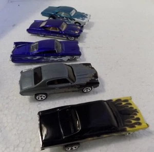 Hot Wheels Lot 5 lose ALLE mit Flammen GTO(2)/Bonneville/Cadillac/Chevelle Diecast - Bild 1 von 6