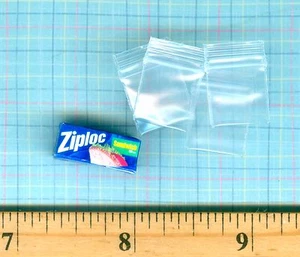 Puppenhaus Miniaturgröße Sandwichbeutel Box mit 4 kleinen Tüten # ZB - Bild 1 von 2