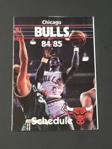 Calendario de bolsillo de los Chicago Bulls 1984 1985 novato Michael Jordan - Imagen 1 de 8
