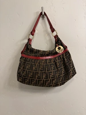 Bolso de Hombro Fendi Vintage Monograma Lona Zucca con Borde de Cuero Rojo Foto 1 de 4