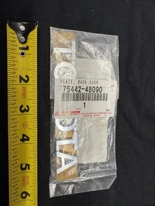 Genuine OEM Toyota 75442-48090 "TOYOTA" Rear Emblem Nameplate 2008-10 Highlander - Picture 1 of 3
