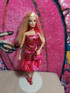 Barbie Fashionistas X7868 Color Play 2012 Puppe rosa Haare neu angezogen - Bild 1 von 8