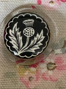 Vintage Lucite Button Thistle Pattern Scotland - Picture 1 of 2
