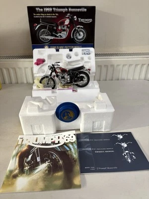 Franklin mint 1:10 1969 Triumph Bonneville Bike Classic model boxed rare - Image 1 of 4